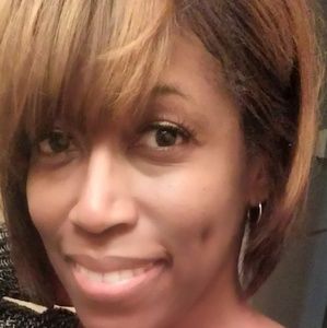 Meet your Posher, Adrienne